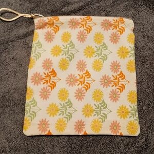 Vintage 1960s floral jewelry pouch & make-up bag
